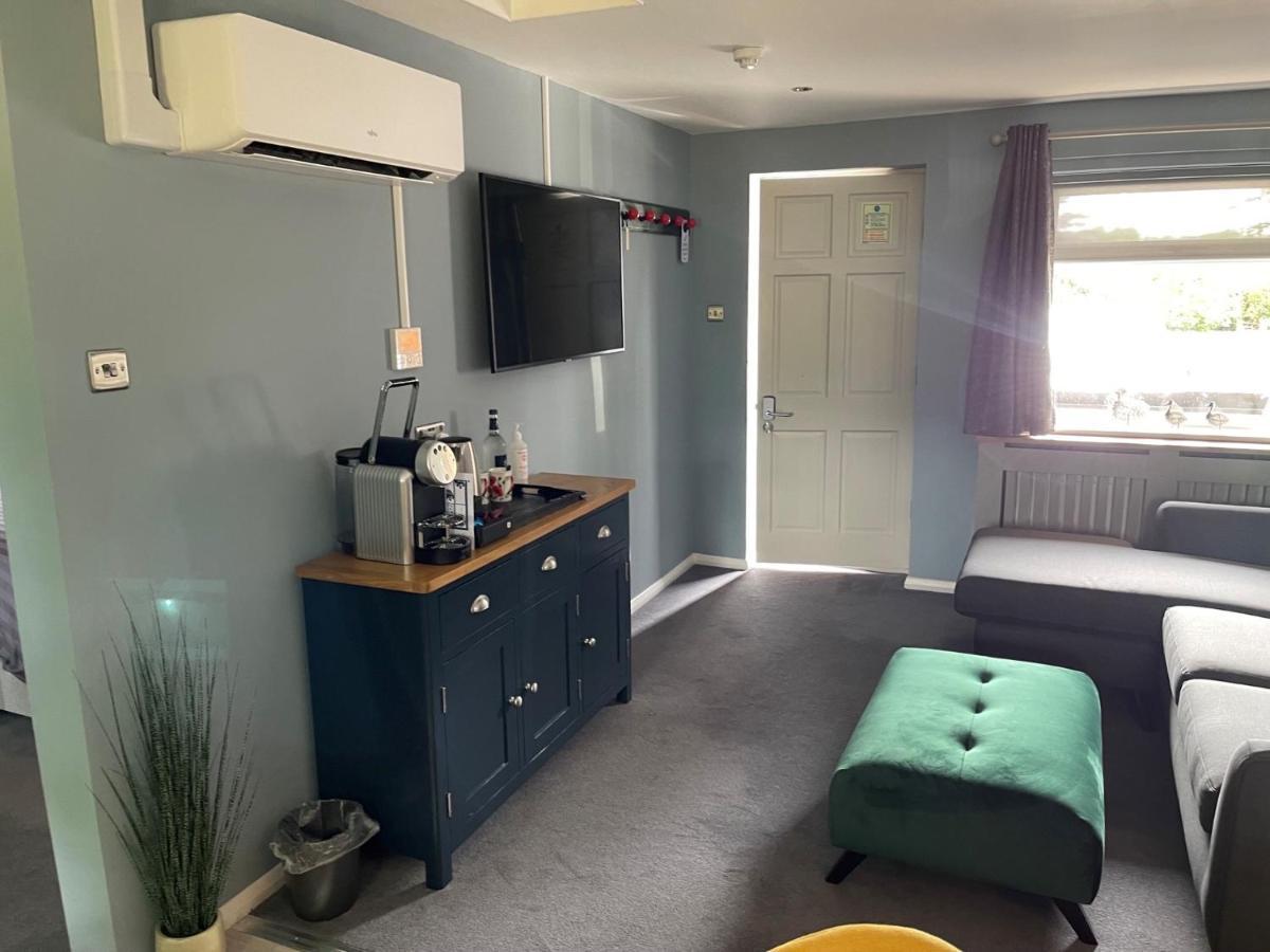 Village Limits Bed And Breakfast Rooms Woodhall Spa Bagian luar foto